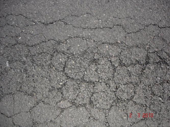 >> 文章内容 >> 沥青路面与水泥路面的优缺点(白改黑)探讨 沥青混凝土